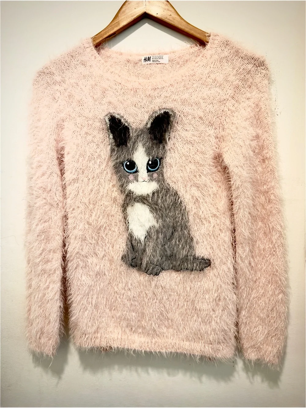 H&M Baby Pink Color Sweater with Gray & White Cat Applique. Size 8-10 Y.